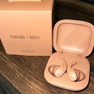 Beats fit pro (Beats x Kim K)